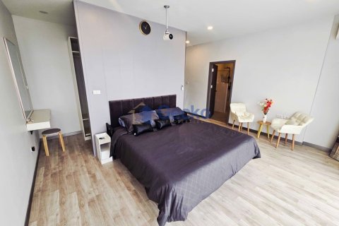 House in Pattaya, Thailand 4 bedrooms № 195863 - photo 8