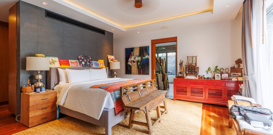 Villa in Phuket, Thailand 4 bedrooms № 157101