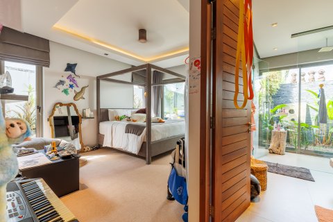 Villa in Phuket, Thailand 4 bedrooms № 157101 - photo 10