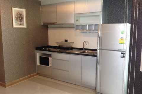 Condo in Huai Khwang, Bangkok, Thailand, 2 bedrooms № 157099 - photo 6