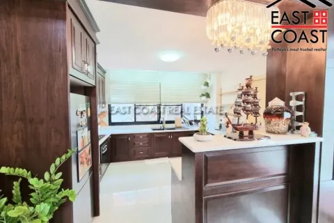 Casa de 4 dormitorios en Pattaya, Tailandia № 212609 - foto 10