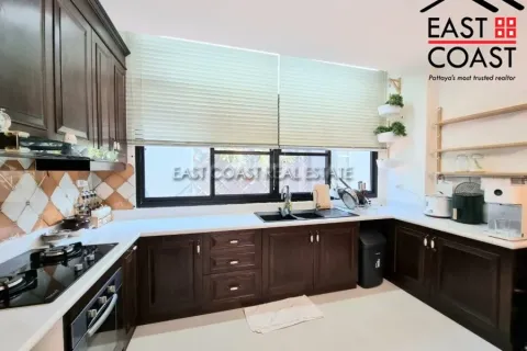 Casa de 4 dormitorios en Pattaya, Tailandia № 212609 - foto 12
