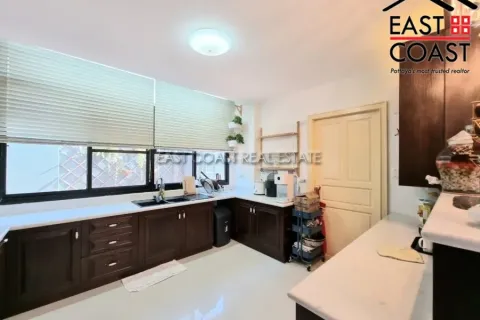Casa de 4 dormitorios en Pattaya, Tailandia № 212609 - foto 8