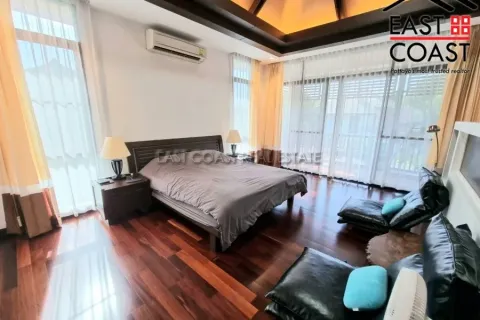 Casa de 4 dormitorios en Pattaya, Tailandia № 212609 - foto 24