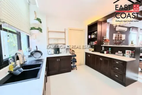 Casa de 4 dormitorios en Pattaya, Tailandia № 212609 - foto 13