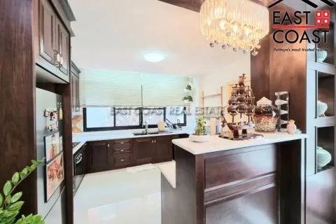 Casa de 4 dormitorios en Pattaya, Tailandia № 212609 - foto 9