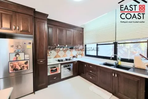 Casa de 4 dormitorios en Pattaya, Tailandia № 212609 - foto 11