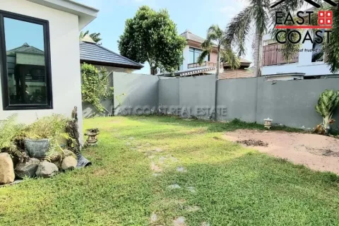 Casa de 4 dormitorios en Pattaya, Tailandia № 212609 - foto 3