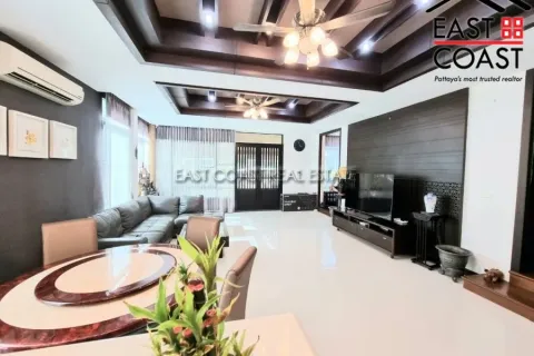 Casa de 4 dormitorios en Pattaya, Tailandia № 212609 - foto 15