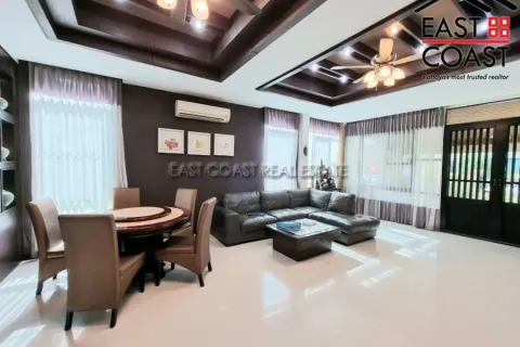Casa de 4 dormitorios en Pattaya, Tailandia № 212609 - foto 5