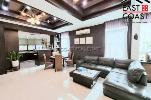 Casa de 4 dormitorios en Pattaya, Tailandia № 212609 - foto 4