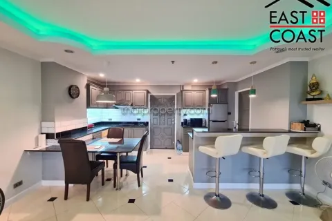 Condominio de 2 dormitorios en Jomtien Beach, Pattaya, Tailandia № 212607 - foto 2