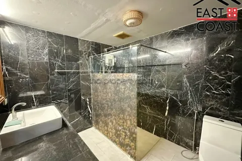 Condominio de 3 dormitorios en Jomtien Beach, Pattaya, Tailandia № 212606 - foto 11