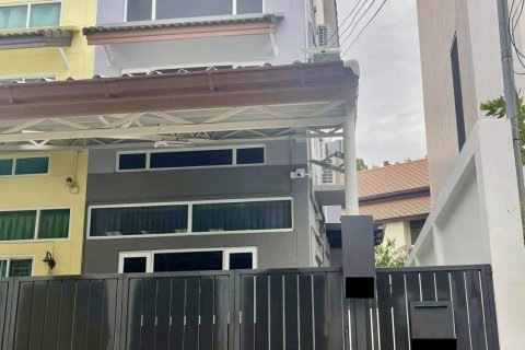 Таунхаус в Пхракханонге, Бангкок, Таиланд с 3 спальнями  № 143073 - фото 1