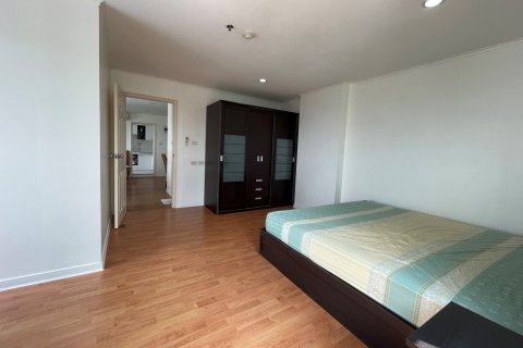 Condo in Bangkok, Thailand, 2 bedrooms  № 143069 - photo 3