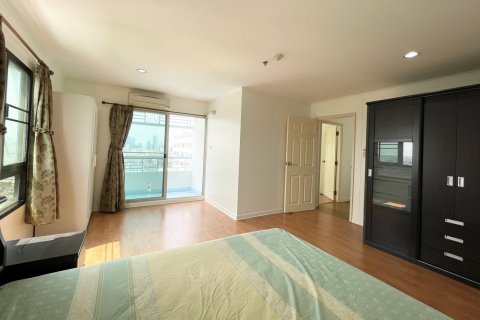 Condo in Bangkok, Thailand, 2 bedrooms  № 143069 - photo 4