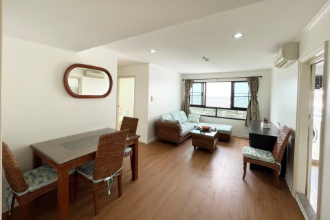 Condo in Bangkok, Thailand, 2 bedrooms  № 143069 - photo 2