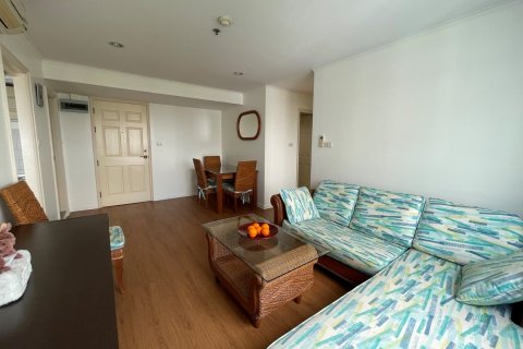 Condo in Bangkok, Thailand, 2 bedrooms  № 143069 - photo 1