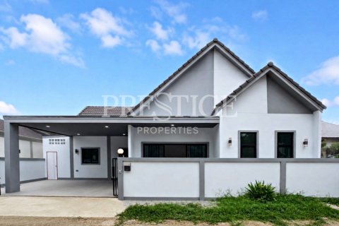 House in Pattaya, Thailand 3 bedrooms № 220685