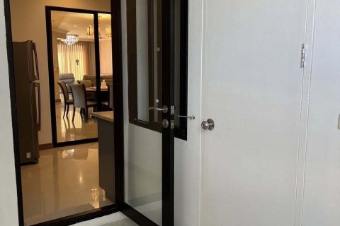 Кондоминиум с 3 спальнями в Банг-Кхо-Лаеме, Бангкок, Таиланд № 164372 - фото 5