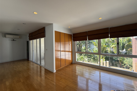 House in Bangkok, Thailand 4 bedrooms № 190411