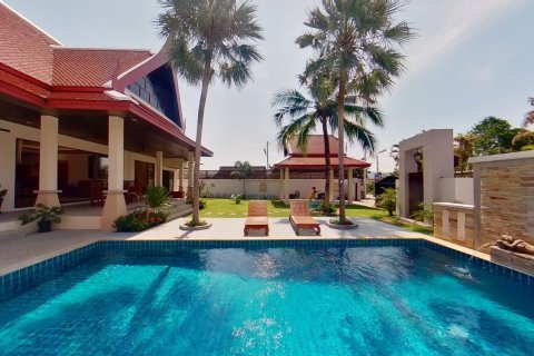 Villa in Phuket, Thailand 3 bedrooms № 141044 - photo 11