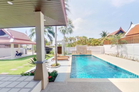 Villa in Phuket, Thailand 3 bedrooms № 141044 - photo 10