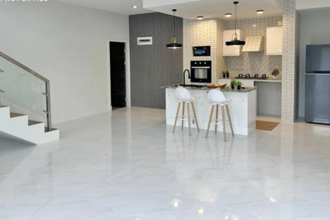 Вилла в Сураттхани, Таиланд с 3 спальнями  № 167131 - фото 7