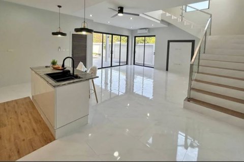 Вилла в Сураттхани, Таиланд с 3 спальнями  № 167131 - фото 5