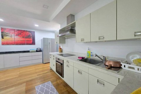 Кондоминиум с 3 спальнями в Пхракханонге, Бангкок, Таиланд № 135175 - фото 6