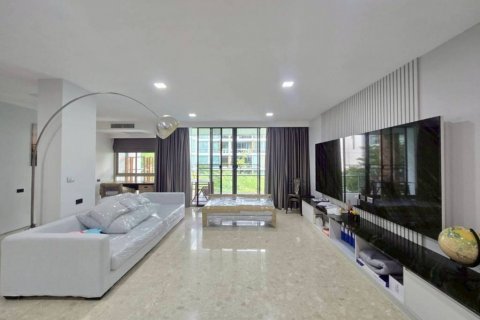 Кондоминиум с 3 спальнями в Пхракханонге, Бангкок, Таиланд № 135175 - фото 1