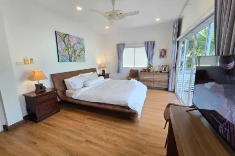 Duplex in Kathu, Thailand 4 bedrooms № 158655 - photo 3