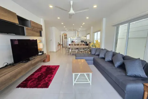 Duplex in Kathu, Thailand 4 bedrooms № 158655 - photo 2