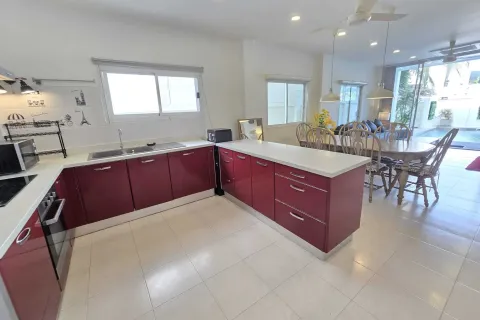Duplex in Kathu, Thailand 4 bedrooms № 158655 - photo 6