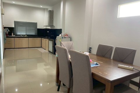 Maison à San Sai, Thaïlande 4 chambres № 158654 - photo 7