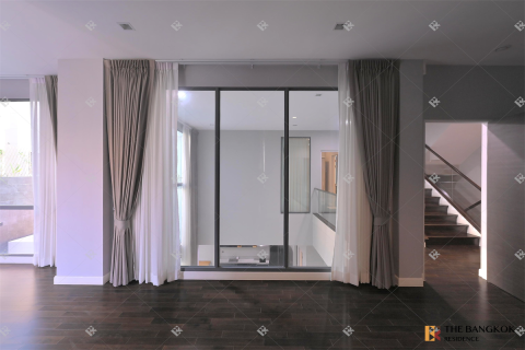 Maison à Bangkok, Thaïlande 4 chambres № 190327