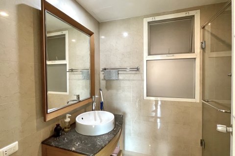 Condo à Watthana, Bangkok, Thaïlande, 2 chambres № 201065 - photo 14