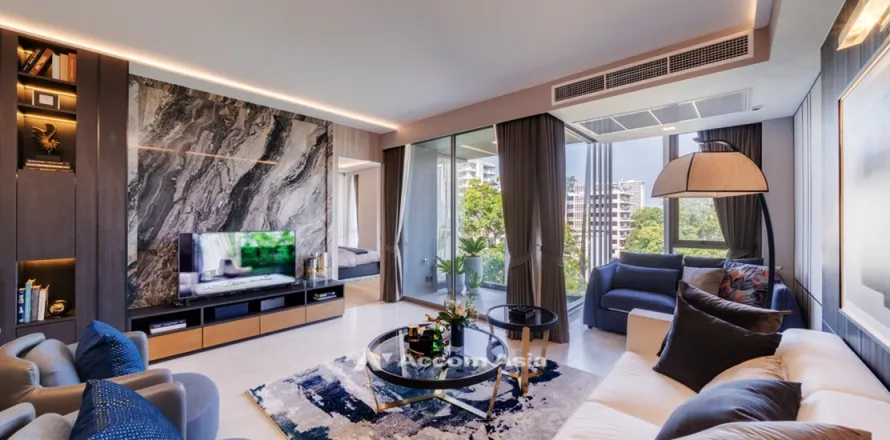 Condo in Watthana, Bangkok, Thailand, 3 bedrooms № 214473