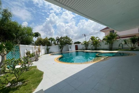 Villa in Pattaya, Thailand 4 bedrooms № 170613