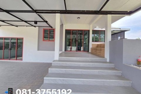 House in Surat Thani, Thailand 3 bedrooms № 170610 - photo 15
