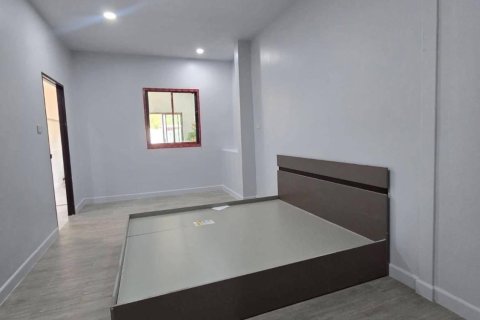 House in Surat Thani, Thailand 3 bedrooms № 170610 - photo 2