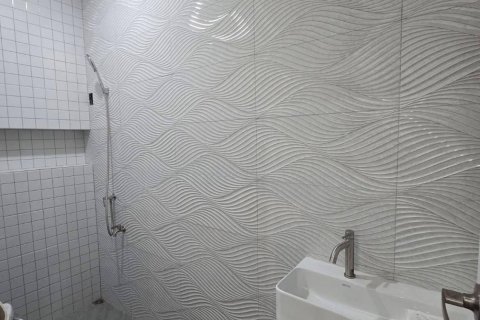 House in Surat Thani, Thailand 3 bedrooms № 170610 - photo 18