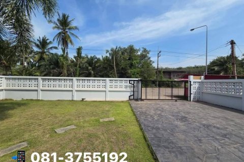 House in Surat Thani, Thailand 3 bedrooms № 170610 - photo 16