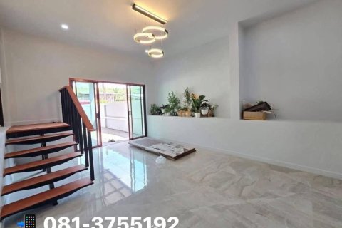 House in Surat Thani, Thailand 3 bedrooms № 170610 - photo 8