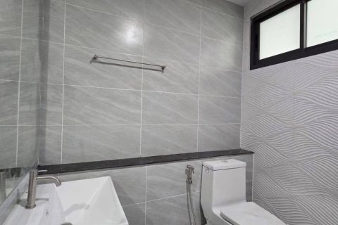 House in Surat Thani, Thailand 3 bedrooms № 170610 - photo 9