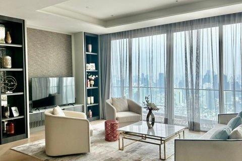 Condo in Khlong San, Bangkok, Thailand, 6 bedrooms  № 133771 - photo 1