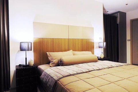 Condo in Bangkok, Thailand, 2 bedrooms  № 133768 - photo 7