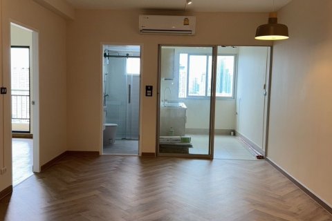 Studio dans le Condo à Huai Khwang, Bangkok, Thaïlande  № 159321 - photo 2