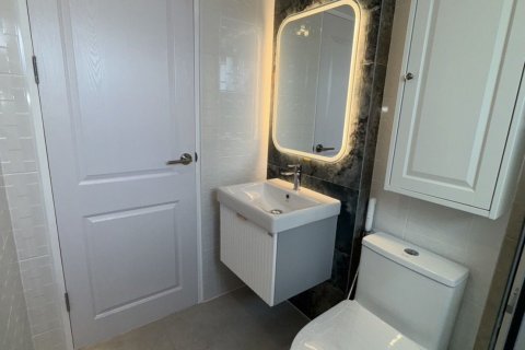 Studio dans le Condo à Huai Khwang, Bangkok, Thaïlande  № 159321 - photo 8