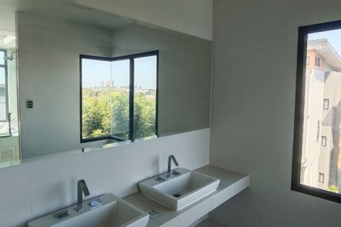 Duplex in Khan Na Yao, Bangkok, Thailand 5 bedrooms № 154654 - photo 6